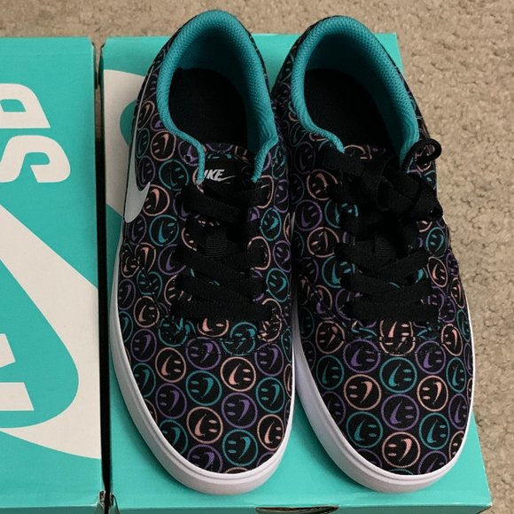 Nike SB Youth Canvas "Have a Nike Day" Sneakers - Picture 2 of 15